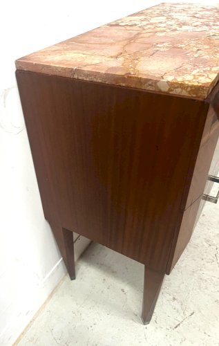 Commode Art Déco a pans coupées en placage d'acajou XX siècle