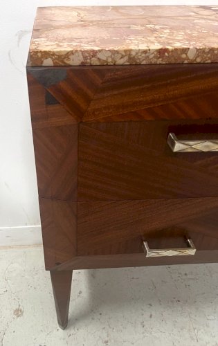 Commode Art Déco a pans coupées en placage d'acajou XX siècle