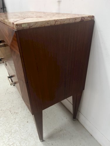 Commode Art Déco a pans coupées en placage d'acajou XX siècle