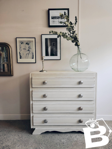 Commode Art Déco blanche patinée