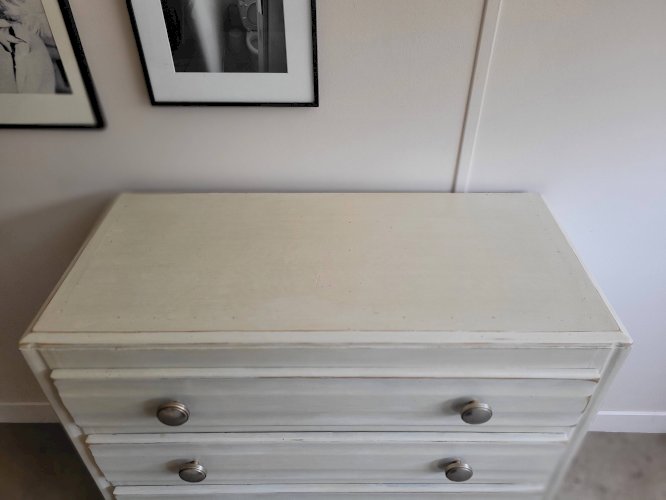 Commode Art Déco blanche patinée