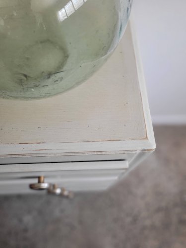 Commode Art Déco blanche patinée