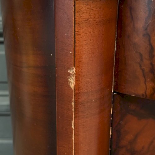 Commode Art Déco en acajou flammé comprenant 5 tiroirs L9007
