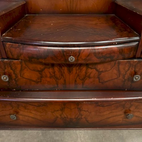 Commode Art Déco en acajou flammé comprenant 5 tiroirs L9007