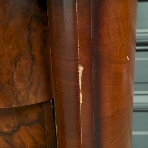 Commode Art Déco en acajou flammé comprenant 5 tiroirs L9007