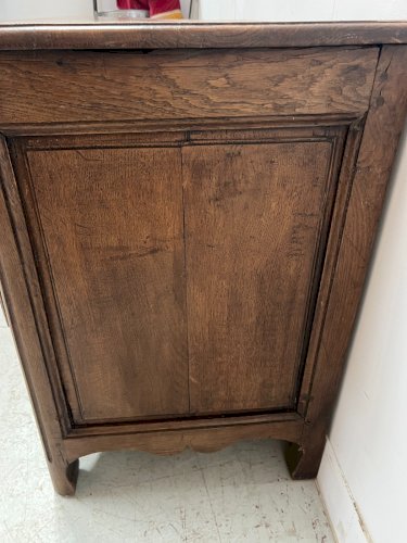 Commode de style Louis XIV en chêne massif  XVIII siècle