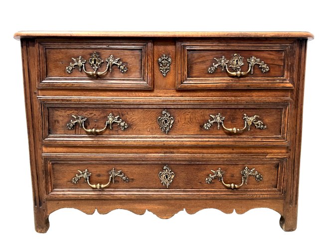 Commode de style Louis XIV en chêne massif  XVIII siècle