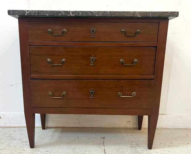 Commode de style Louis XVI en chene massif XIX siècle