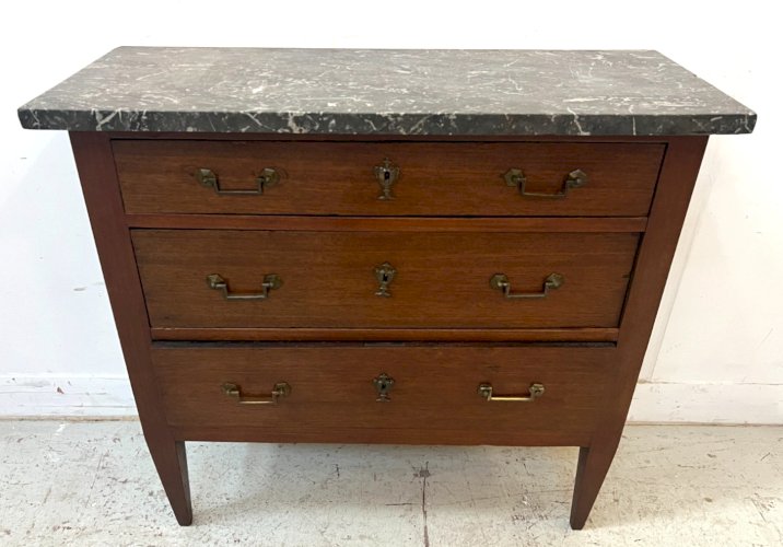 Commode de style Louis XVI en chene massif XIX siècle