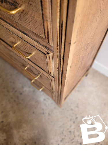 Commode de style vintage pieds compas