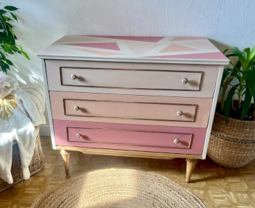 Vintage graphic dresser with 3 drawers