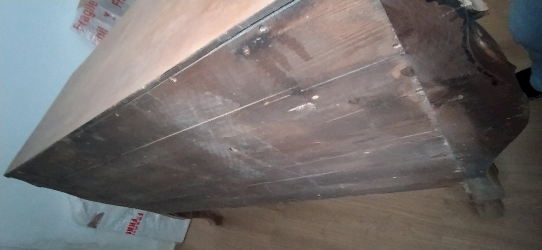 Commode Louis XV galbée dite "tombeau"