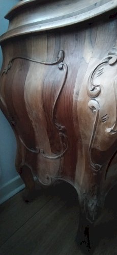 Commode Louis XV galbée dite "tombeau"