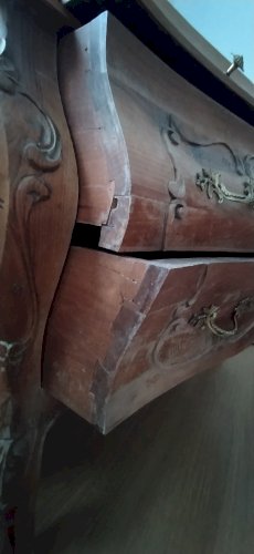 Commode Louis XV galbée dite "tombeau"