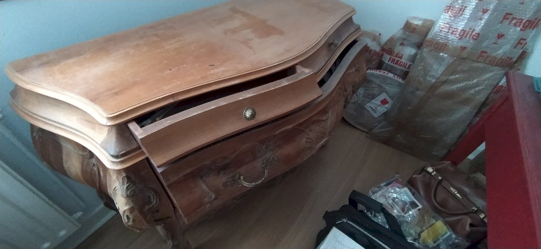 Commode Louis XV galbée dite "tombeau"