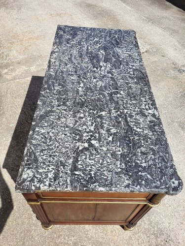 COMMODE LOUIS XVI EN ACAJOU AVEC 3 TIROIRS DU XIX ème SIECLE