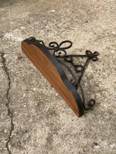 Console fer forgé à décor de feuilles de Lys - début XXe 