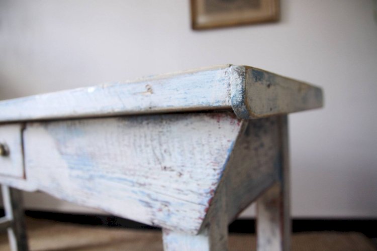 Console / tablette patinée en bois