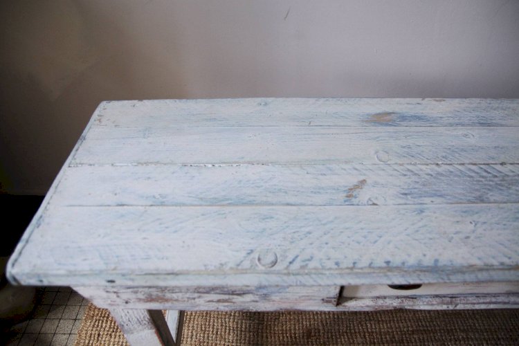 Console / tablette patinée en bois