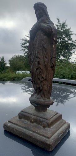 Coque de Vierge en fonte de fer époque 18éme Hauteur:33cm poids:4600 grammes