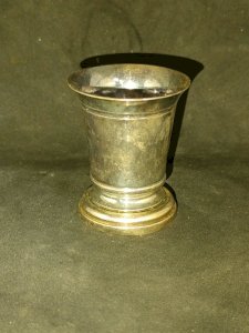 coquetier ancien en metal argente ercuis en etat correct