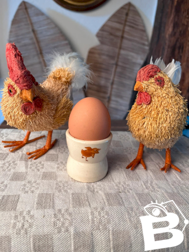 Coquetier diabolo en faïence ancienne