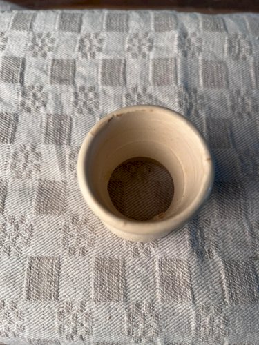 Coquetier diabolo en faïence ancienne