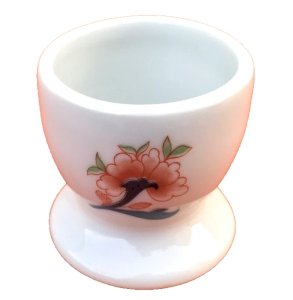 Coquetier porcelaines Ulysse Paris pour Chanill Décor floral dans le style Imari l'un des fleurons des arts décoratifs japonais 