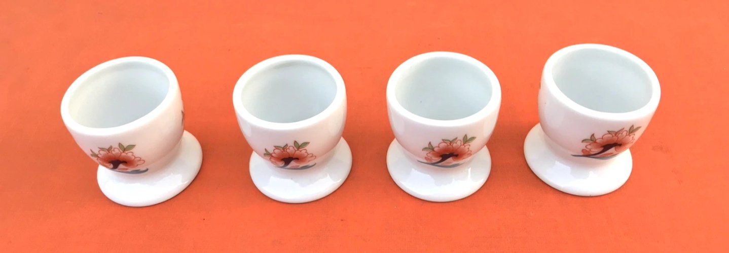 Coquetier porcelaines Ulysse Paris pour Chanill Décor floral dans le style Imari l'un des fleurons des arts décoratifs japonais 