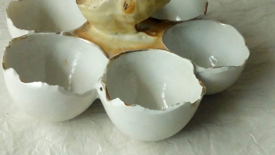 COQUETIER PORTE ŒUF EN PORCELAINE  POUSSIN  GERMANY*