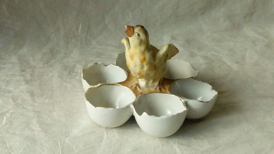 COQUETIER PORTE ŒUF EN PORCELAINE  POUSSIN  GERMANY*