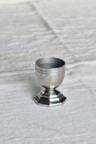 Coquetier vintage en métal argenté à base octogonale