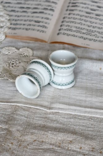 Coquetiers diabolo anciens en terre de fer - Décor frise vert