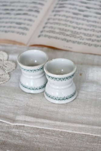 Coquetiers diabolo anciens en terre de fer - Décor frise vert