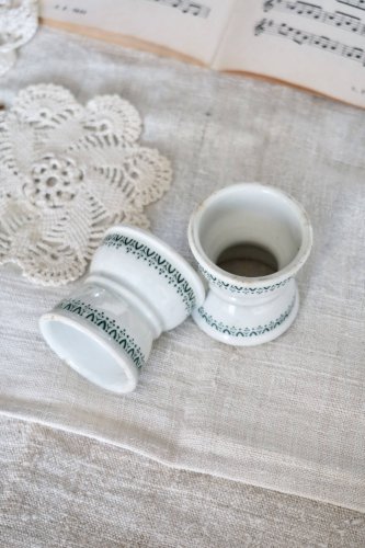 Coquetiers diabolo anciens en terre de fer - Décor frise vert