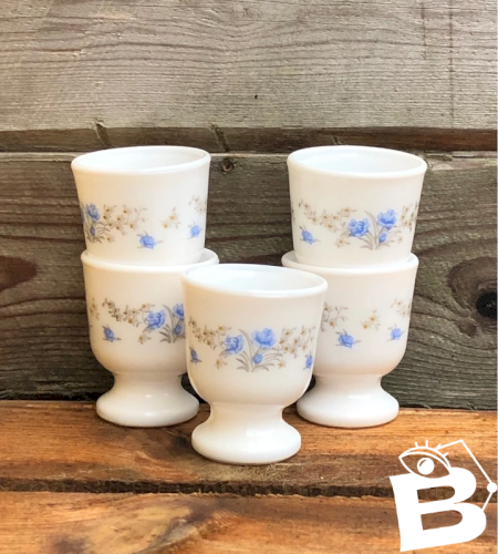 Coquetiers rétro vintage Arcopal motifs fleurs bleues