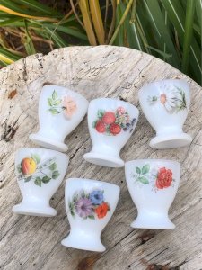 Coquetiers vintage Arcopal motifs différents