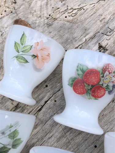 Coquetiers vintage Arcopal motifs différents