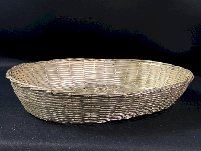 Corbeille à main en métal tressé