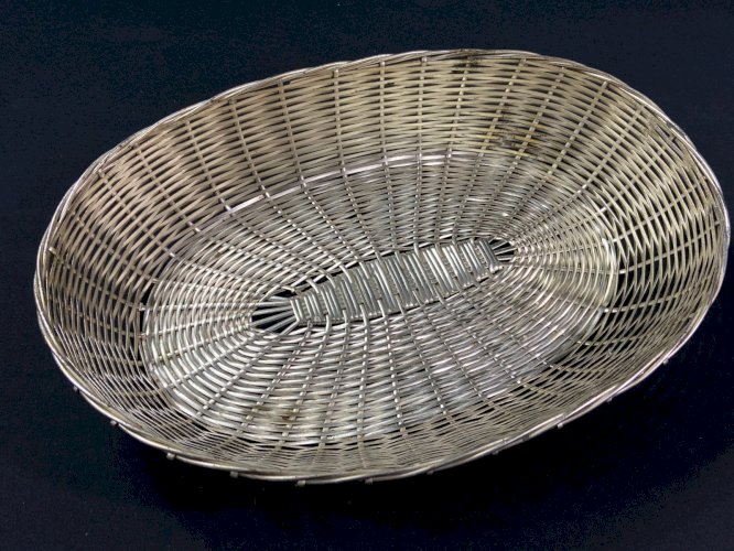 Corbeille à main en métal tressé