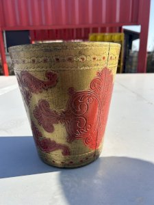 Italian wastebasket