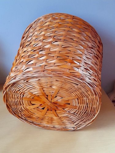 Corbeille à papier ou cache pot en osier