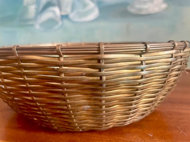 Corbeille en métal tressé doré vintage