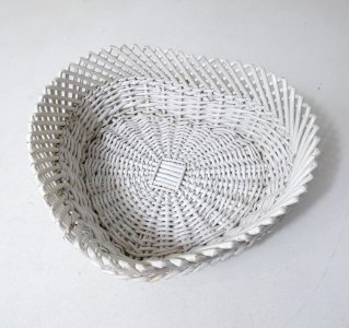 empty pocket basket vintage heart-shaped rattan