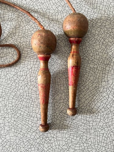 Cordes à sauter anciennes en bois, jouet vintage de plein air