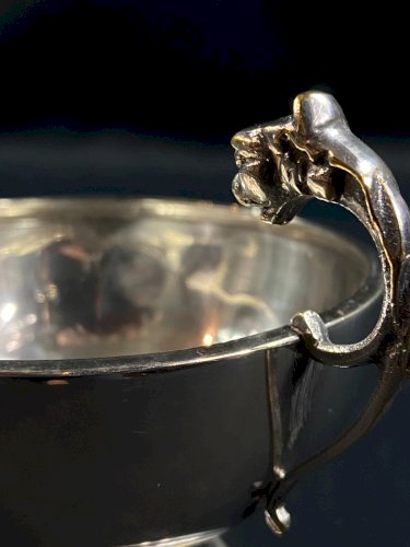 Coupe à anses sur piédouche en métal argenté de style Louis XVI