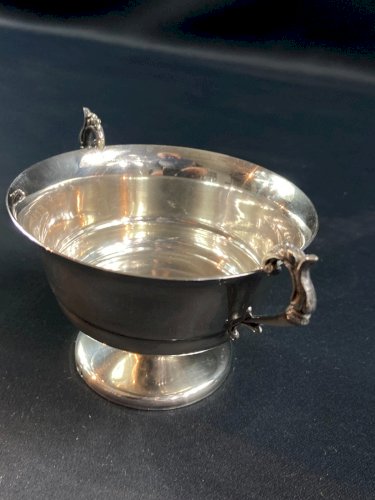 Coupe à anses sur piédouche en métal argenté