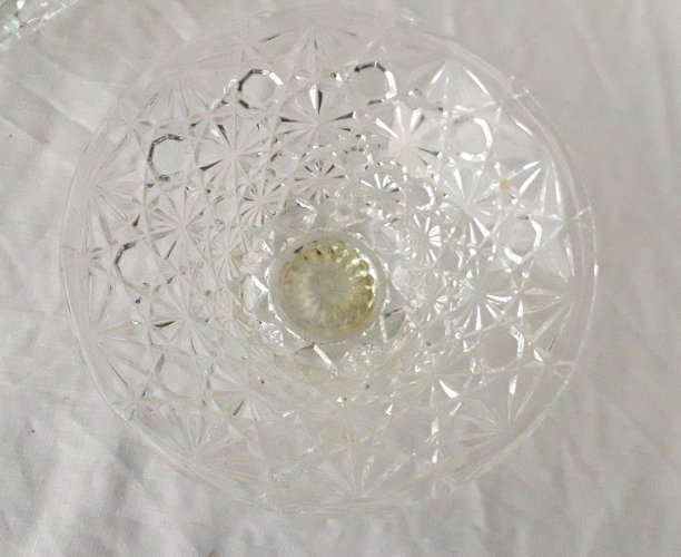 Coupe à fruits en verre taillé