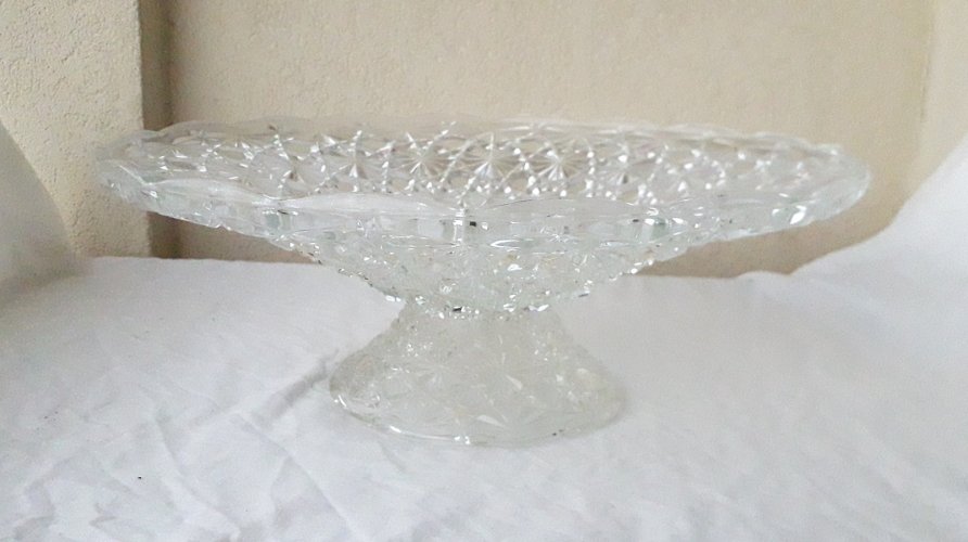 Coupe à fruits en verre taillé
