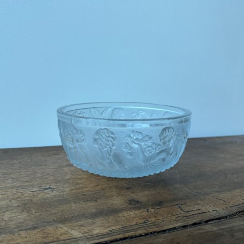 Coupe Art Déco 1930 en verre moulé pressé décor de femme aux fruits M3531